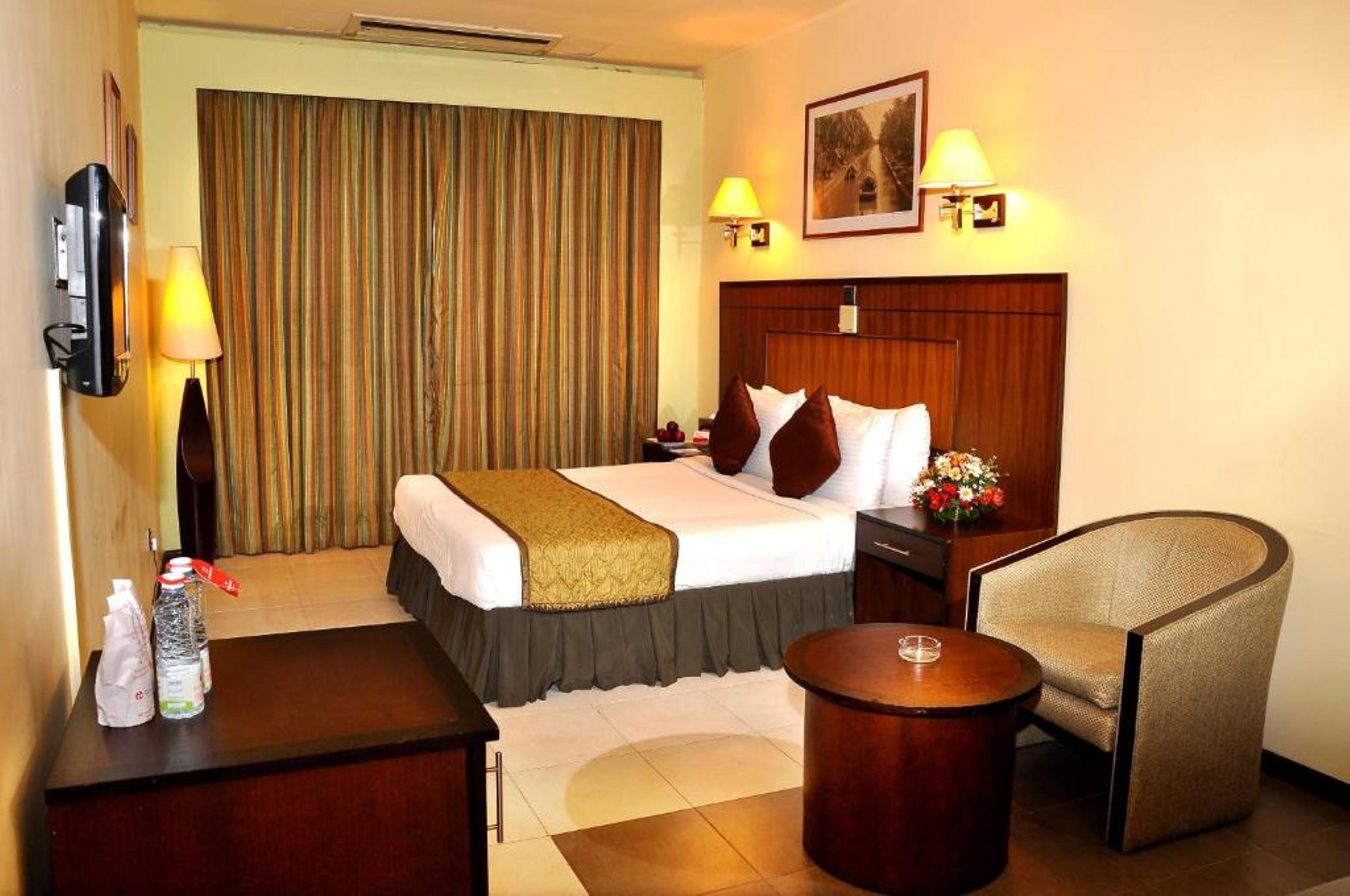 Ramada Katunayake Exterior photo